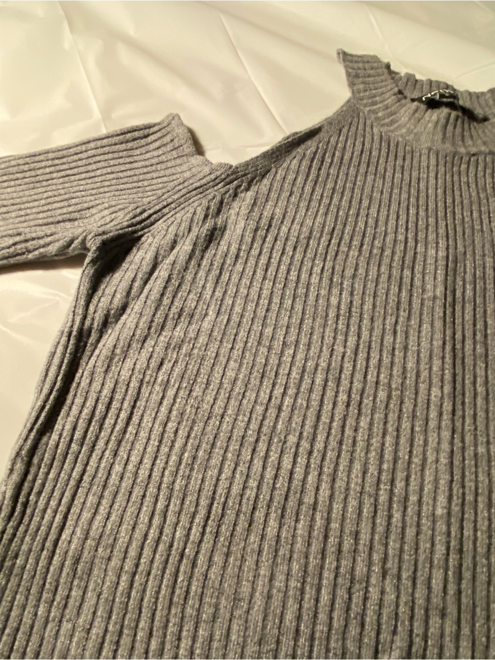 Cold-Shoulder Ribbed Knit Sweater - Gray - Picture 6 of 9